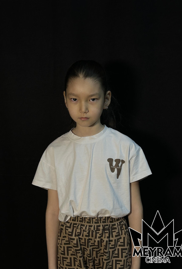 Айзере Манат