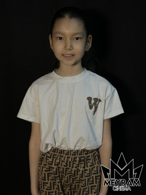 Айзере Манат